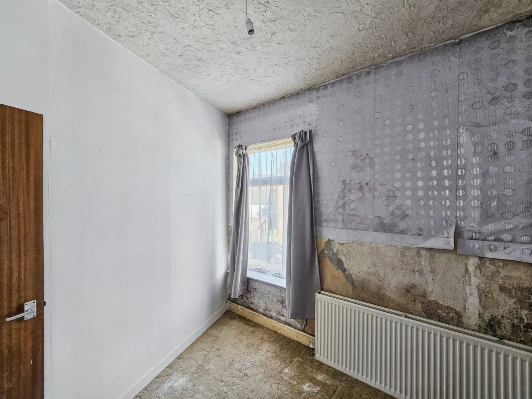 Online Property Auction in London: Shakespeare Crescent, Eccles, Manchester, M30 0PB | Auction ends 22/10/2025, a Guide Price of £70,000+.