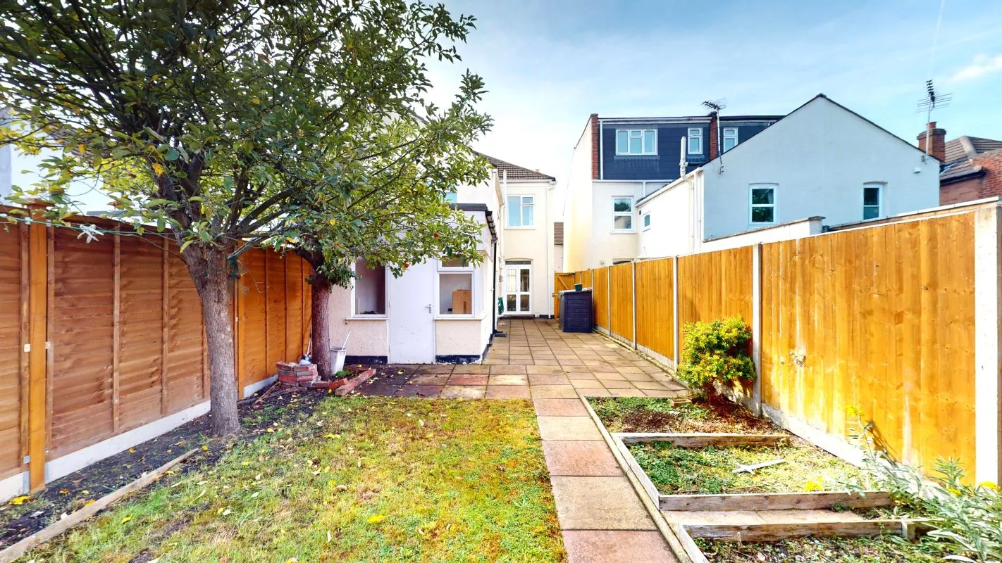 Online Property Auction in London: Danesbury Road, Feltham, TW13 5BG | Auction ends 22/10/2025, a Guide Price of £420,000+.