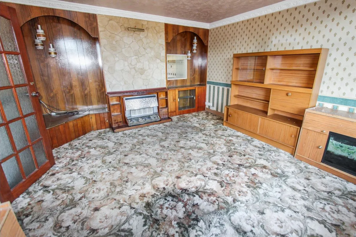 Online Property Auction in London: Rokeby Drive, Sheffield, S5 9JT | Auction ends 22/10/2025, a Guide Price of £50,000+.