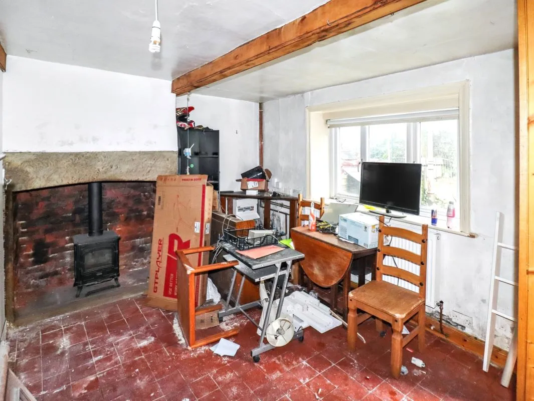 Online Property Auction in London: Cragg Lane, Great Horton, Bradford, BD7 4HE | Auction ends 22/10/2025, a Guide Price of £20,000+.