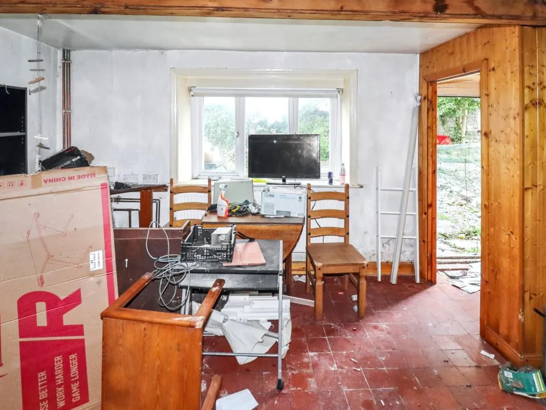 Online Property Auction in London: Cragg Lane, Great Horton, Bradford, BD7 4HE | Auction ends 22/10/2025, a Guide Price of £20,000+.