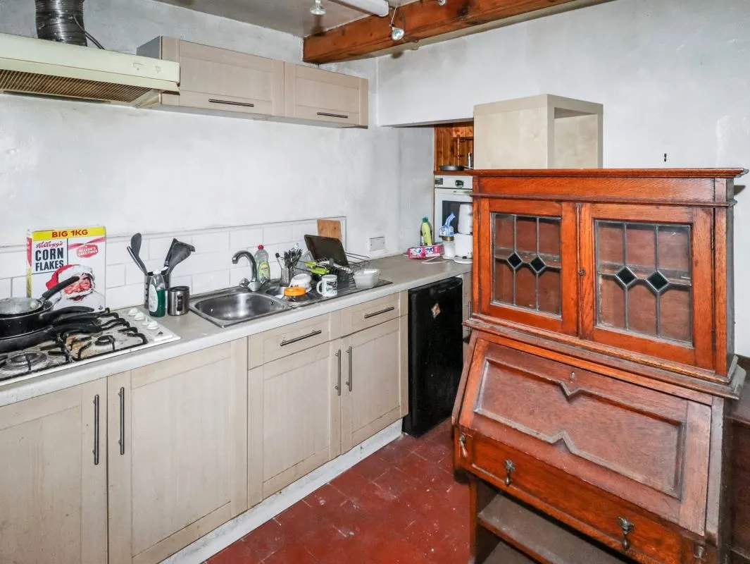 Online Property Auction in London: Cragg Lane, Great Horton, Bradford, BD7 4HE | Auction ends 22/10/2025, a Guide Price of £20,000+.