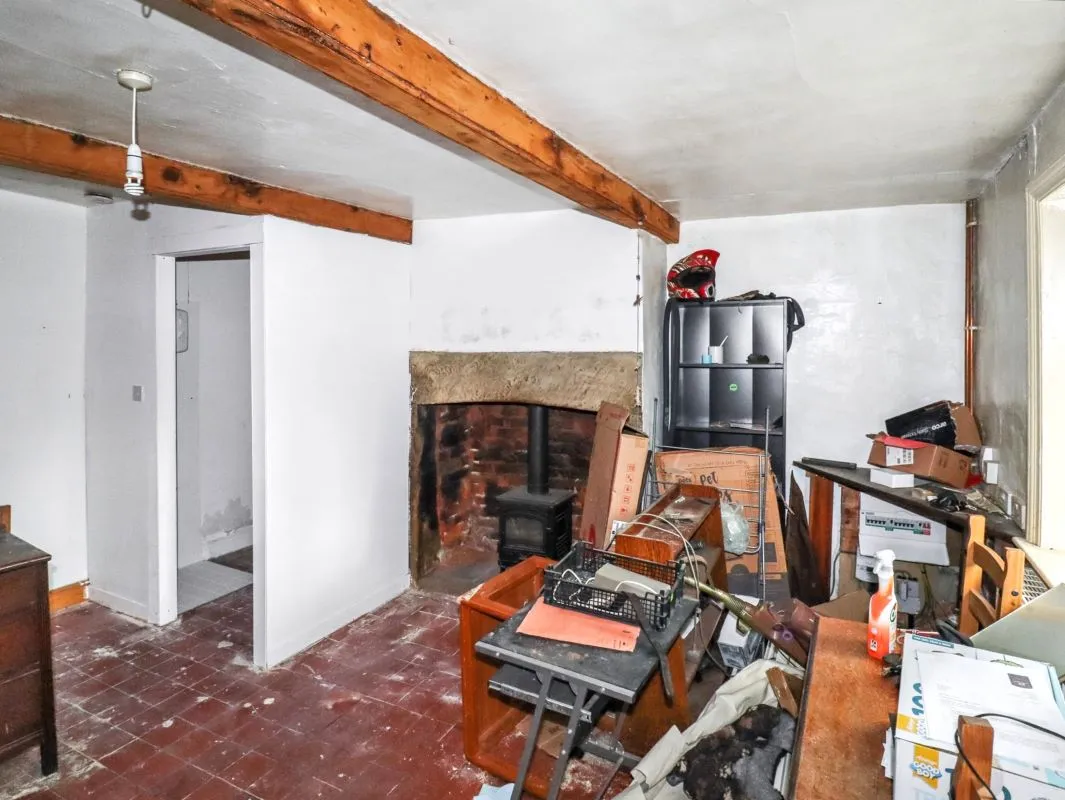 Online Property Auction in London: Cragg Lane, Great Horton, Bradford, BD7 4HE | Auction ends 22/10/2025, a Guide Price of £20,000+.