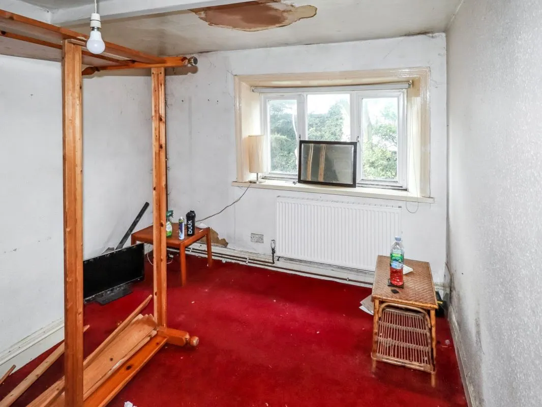 Online Property Auction in London: Cragg Lane, Great Horton, Bradford, BD7 4HE | Auction ends 22/10/2025, a Guide Price of £20,000+.