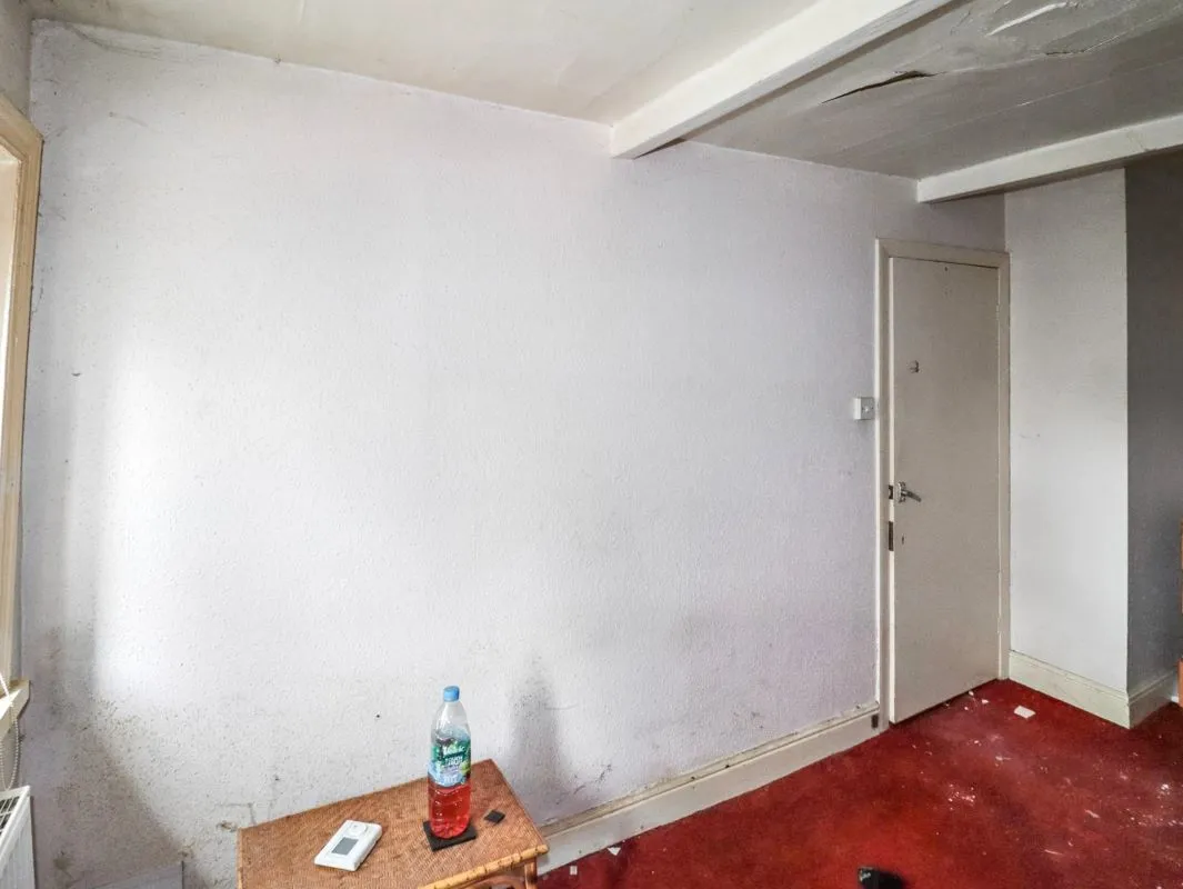 Online Property Auction in London: Cragg Lane, Great Horton, Bradford, BD7 4HE | Auction ends 22/10/2025, a Guide Price of £20,000+.