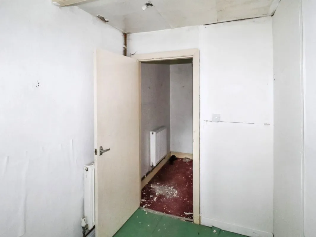 Online Property Auction in London: Cragg Lane, Great Horton, Bradford, BD7 4HE | Auction ends 22/10/2025, a Guide Price of £20,000+.