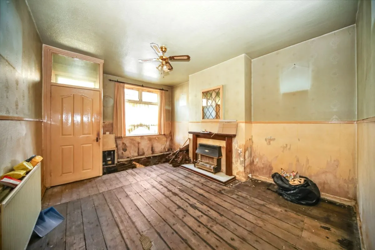 Online Property Auction in London: Pedder Street, Bolton, BL1 4JX | Auction ends 22/10/2025, a Guide Price of £30,000+.