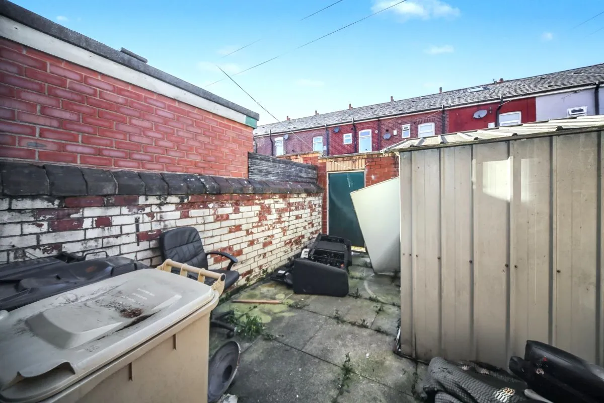 Online Property Auction in London: Pedder Street, Bolton, BL1 4JX | Auction ends 22/10/2025, a Guide Price of £30,000+.