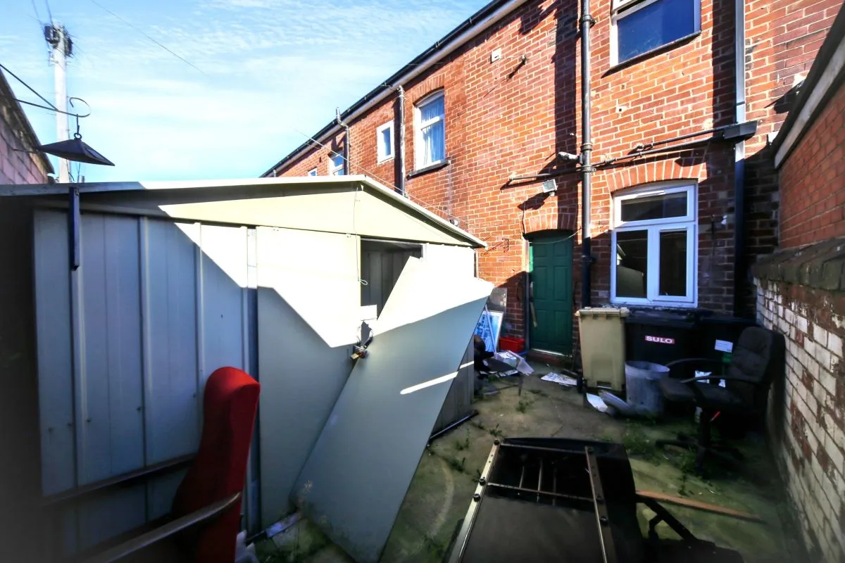 Online Property Auction in London: Pedder Street, Bolton, BL1 4JX | Auction ends 22/10/2025, a Guide Price of £30,000+.