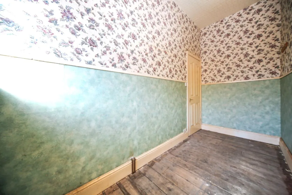 Online Property Auction in London: Pedder Street, Bolton, BL1 4JX | Auction ends 22/10/2025, a Guide Price of £30,000+.
