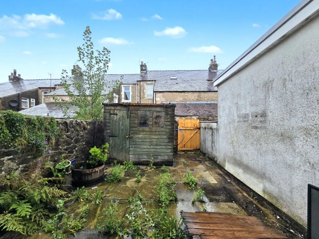 Online Property Auction in London: Victoria Street, Longridge, Preston, PR3 3EH | Auction ends 22/10/2025, a Guide Price of £30,000+.