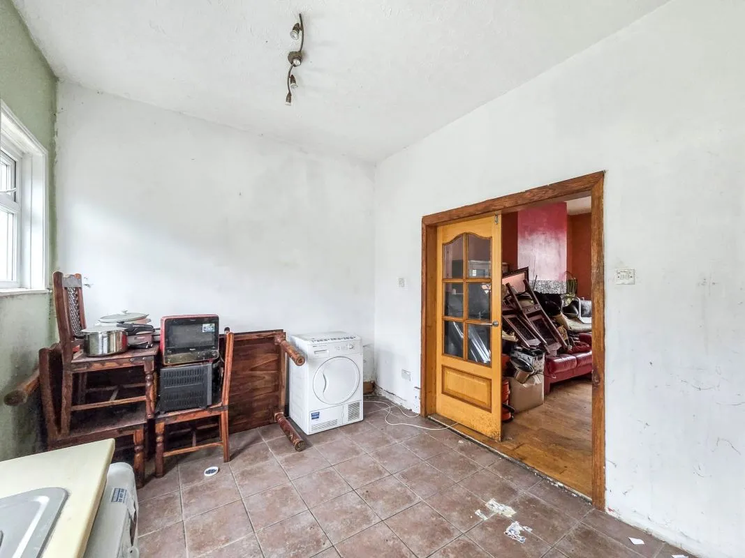 Online Property Auction in London: Victoria Street, Longridge, Preston, PR3 3EH | Auction ends 22/10/2025, a Guide Price of £30,000+.