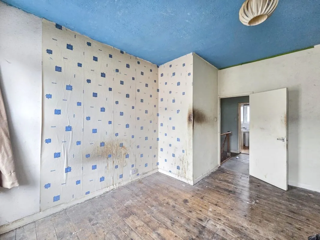 Online Property Auction in London: Victoria Street, Longridge, Preston, PR3 3EH | Auction ends 22/10/2025, a Guide Price of £30,000+.