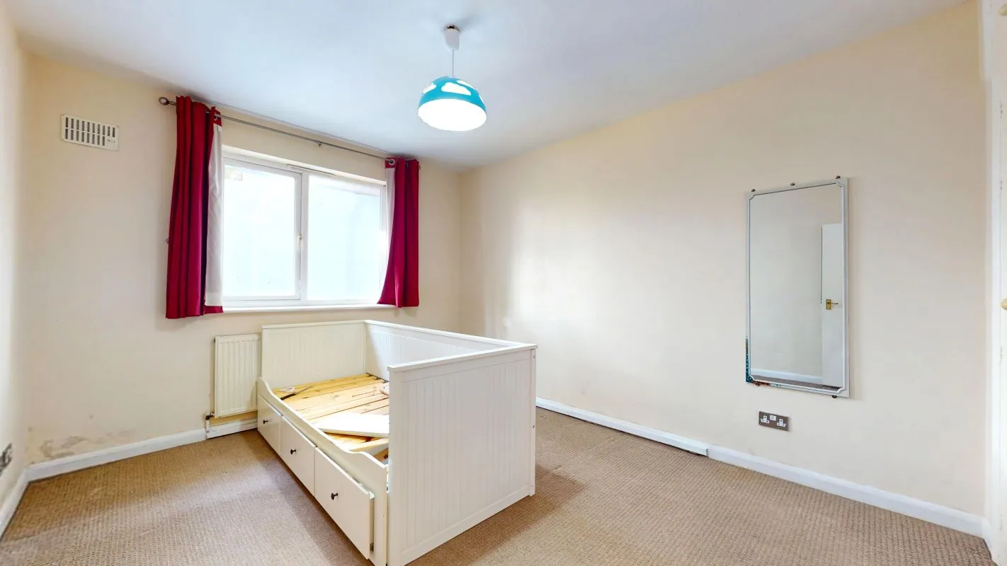 Online Property Auction in London: Lyonsdown Road, New Barnet, EN5 1JB | Auction ends 22/10/2025, a Guide Price of £675,000+.
