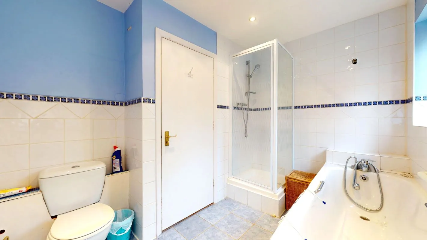 Online Property Auction in London: Lyonsdown Road, New Barnet, EN5 1JB | Auction ends 22/10/2025, a Guide Price of £675,000+.