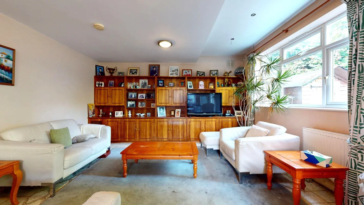 Online Property Auction in London: Lyonsdown Road, New Barnet, EN5 1JB | Auction ends 22/10/2025, a Guide Price of £675,000+.