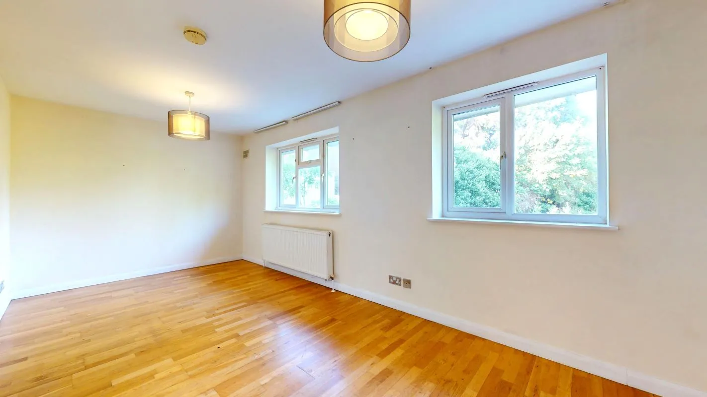 Online Property Auction in London: Lyonsdown Road, New Barnet, EN5 1JB | Auction ends 22/10/2025, a Guide Price of £675,000+.