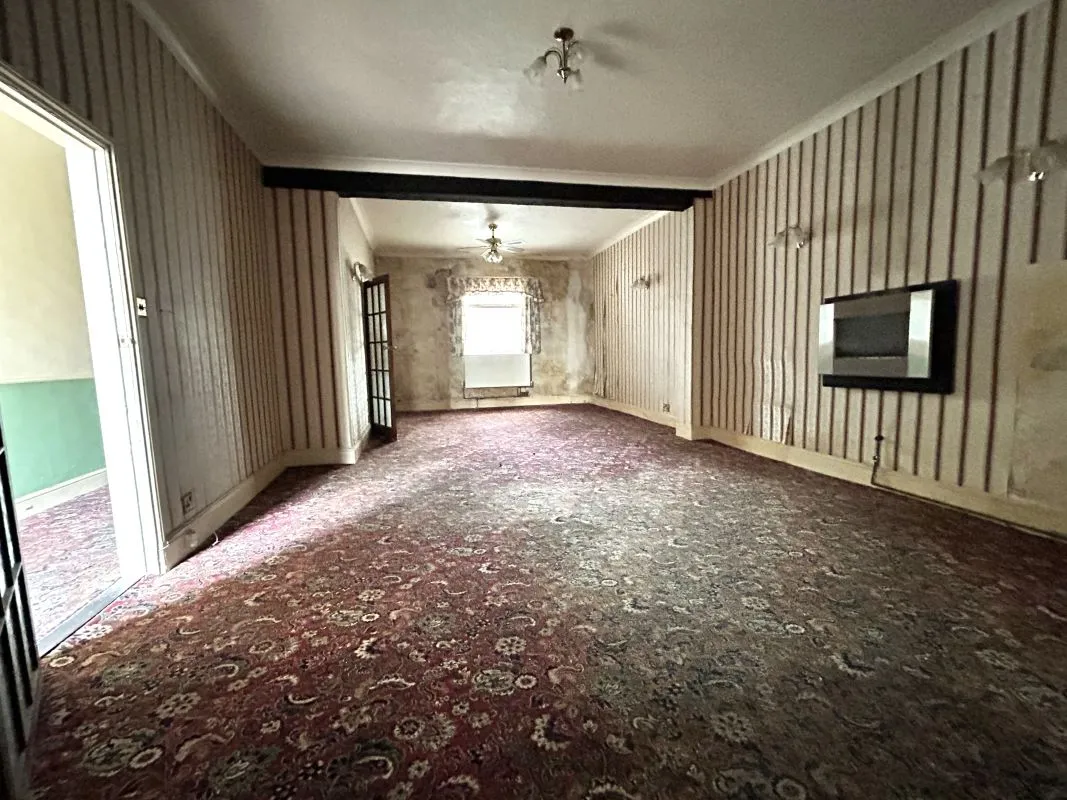 Online Property Auction in London: Albion Road, Great Yarmouth, NR30 2JD | Auction ends 22/10/2025, a Guide Price of £60,000+.