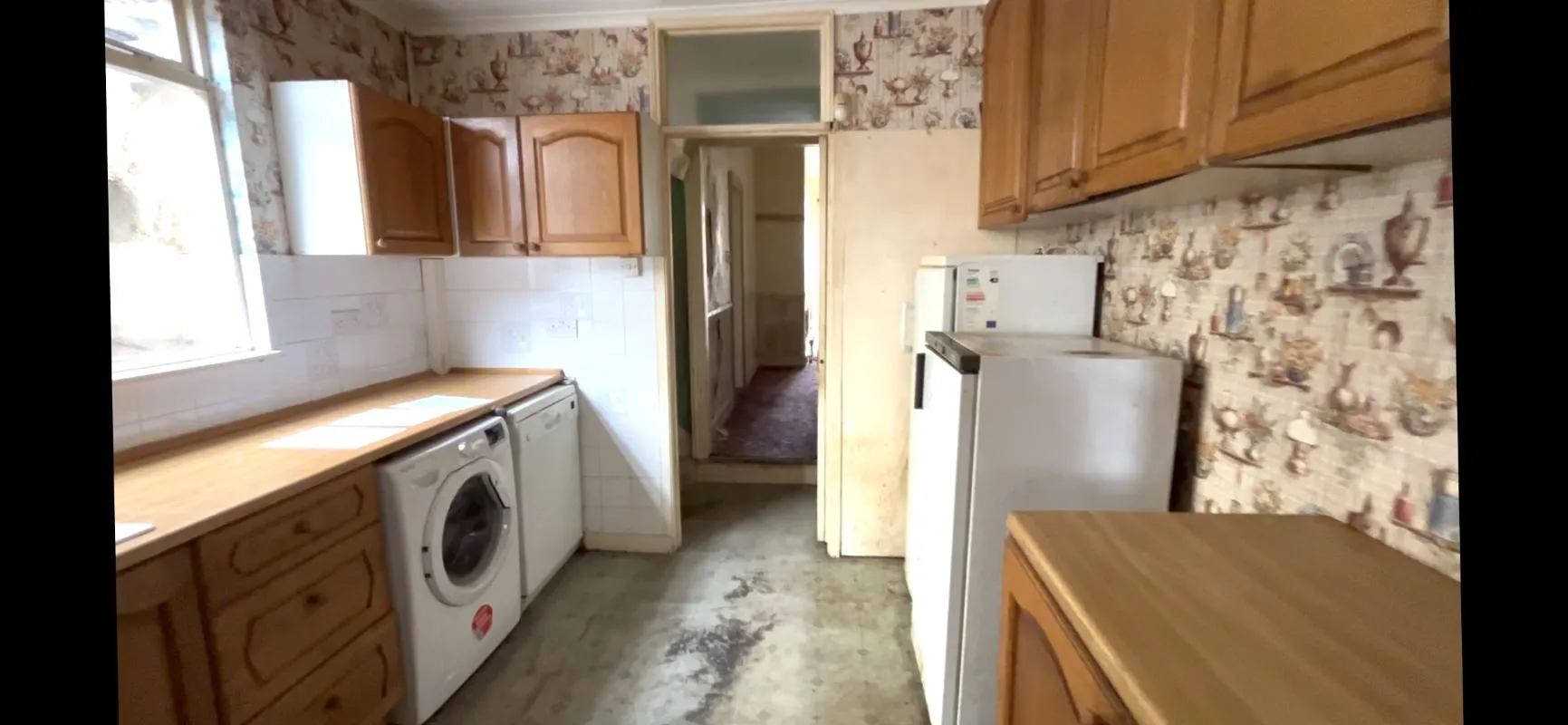 Online Property Auction in London: Albion Road, Great Yarmouth, NR30 2JD | Auction ends 22/10/2025, a Guide Price of £60,000+.