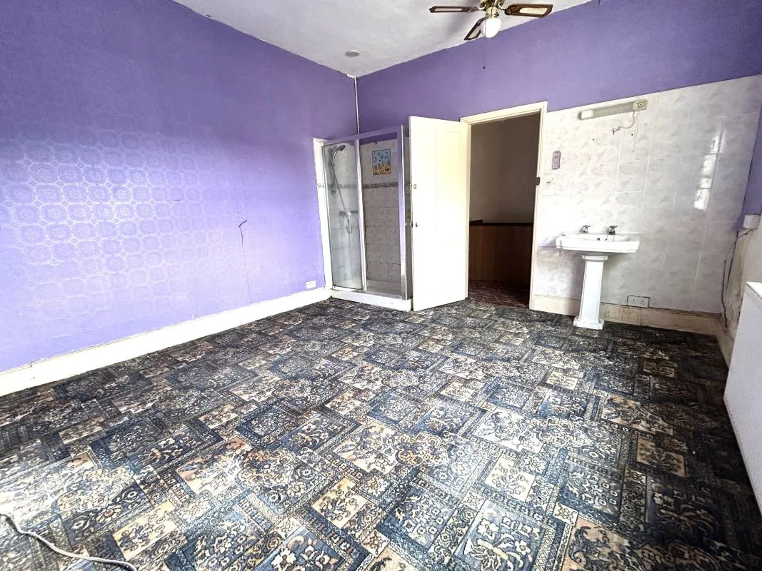 Online Property Auction in London: Albion Road, Great Yarmouth, NR30 2JD | Auction ends 22/10/2025, a Guide Price of £60,000+.