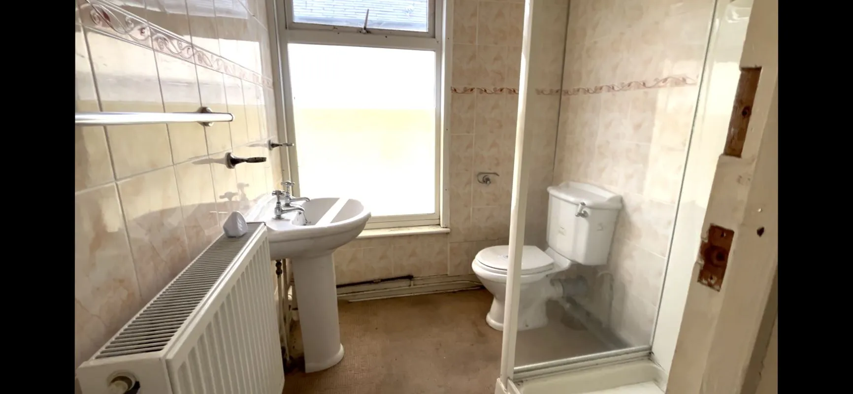 Online Property Auction in London: Albion Road, Great Yarmouth, NR30 2JD | Auction ends 22/10/2025, a Guide Price of £60,000+.