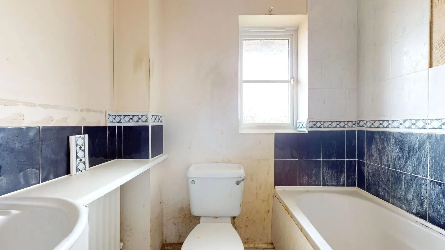 Online Property Auction in London: Windsor Road, Gillingham, ME7 4PS | Auction ends 22/10/2025.