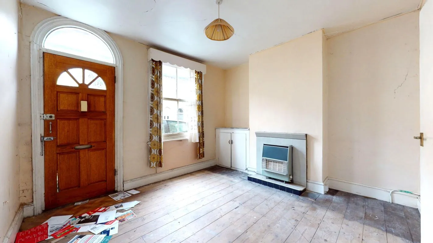 Online Property Auction in London: Melton Close, Newmarket, CB8 8BE | Auction ends 22/10/2025, a Guide Price of £90,000+.