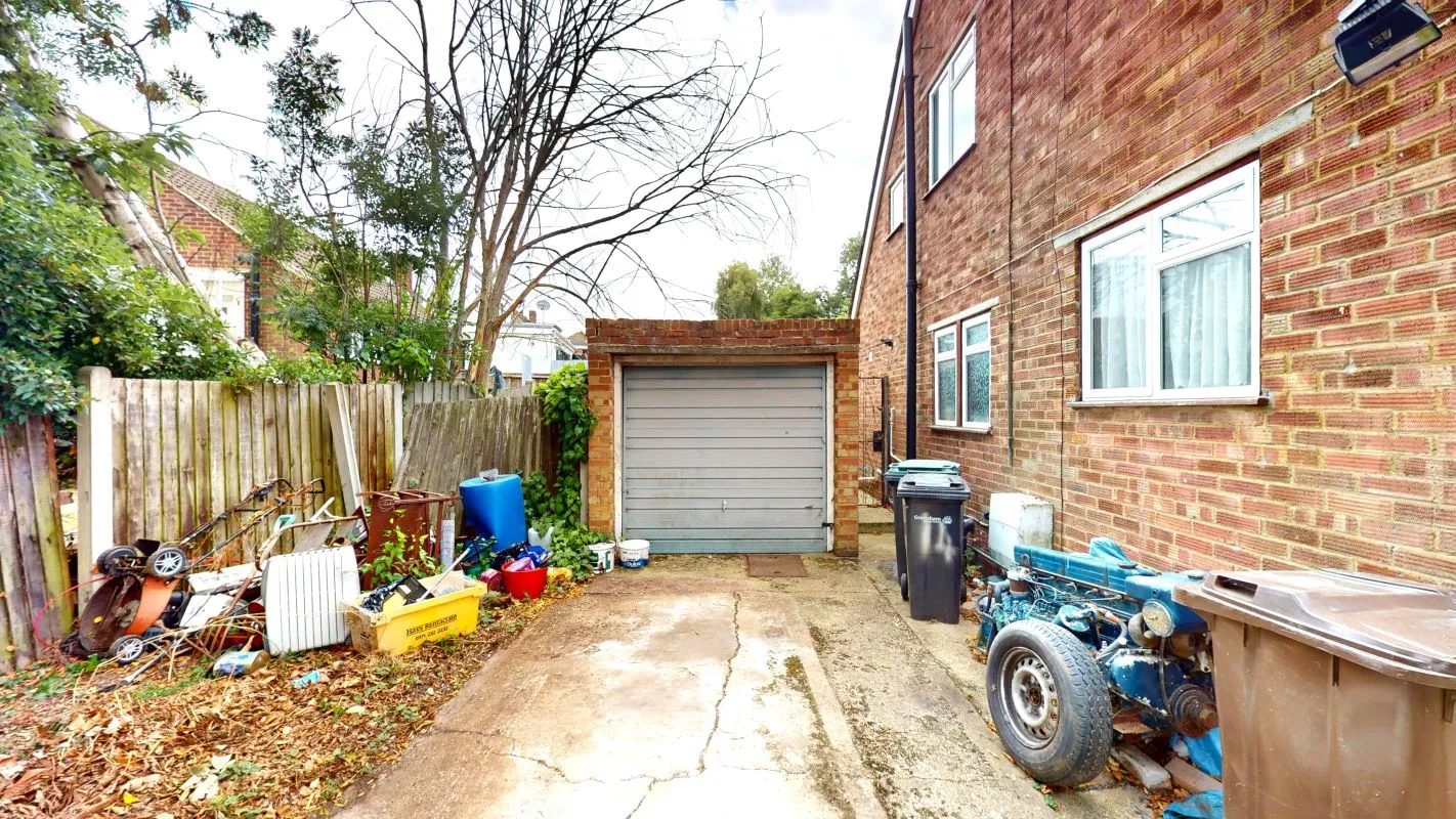 Online Property Auction in London: Carton Road, Higham, Rochester, ME3 7EB | Auction ends 22/10/2025, a Guide Price of £300,000+.