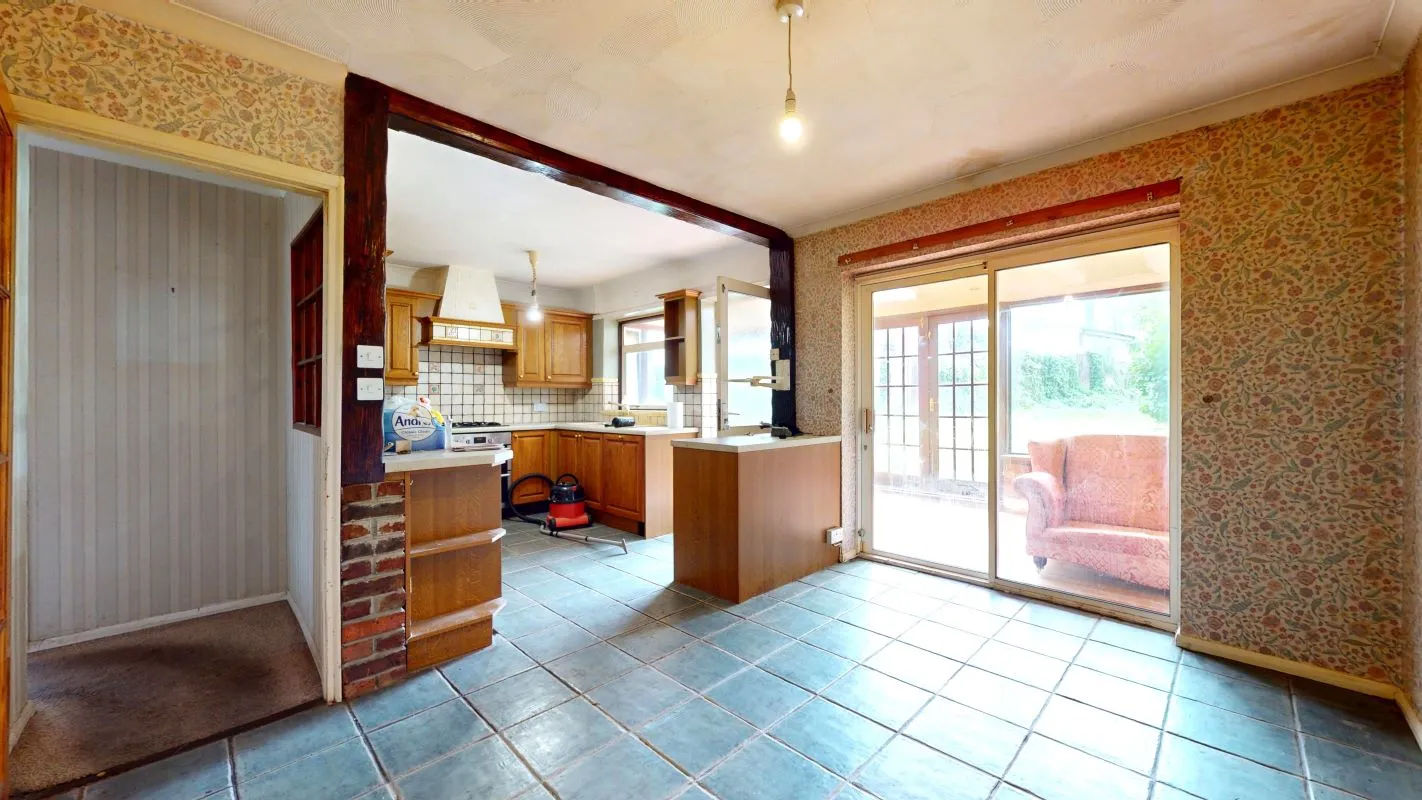 Online Property Auction in London: Carton Road, Higham, Rochester, ME3 7EB | Auction ends 22/10/2025, a Guide Price of £300,000+.