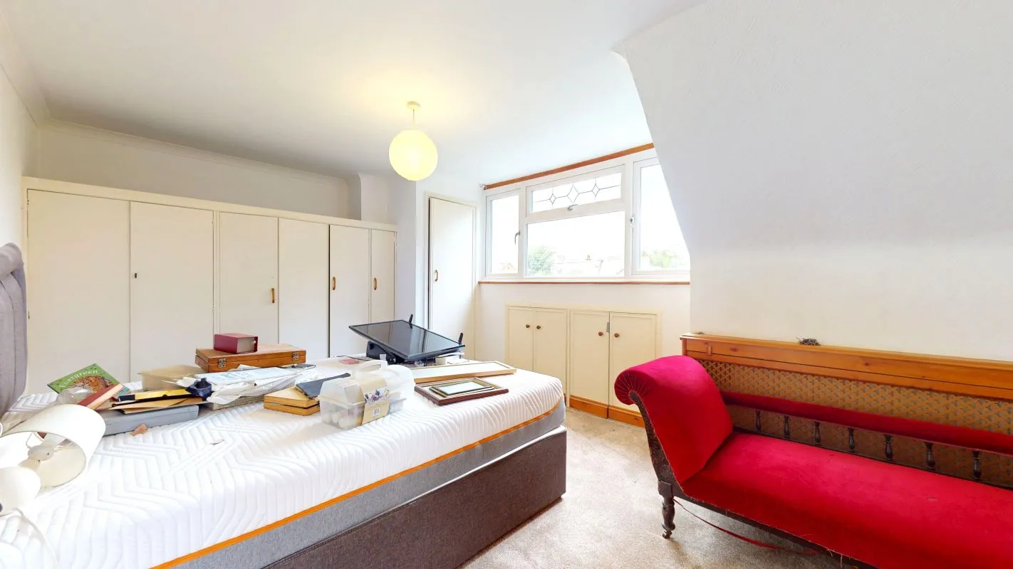 Online Property Auction in London: Carton Road, Higham, Rochester, ME3 7EB | Auction ends 22/10/2025, a Guide Price of £300,000+.