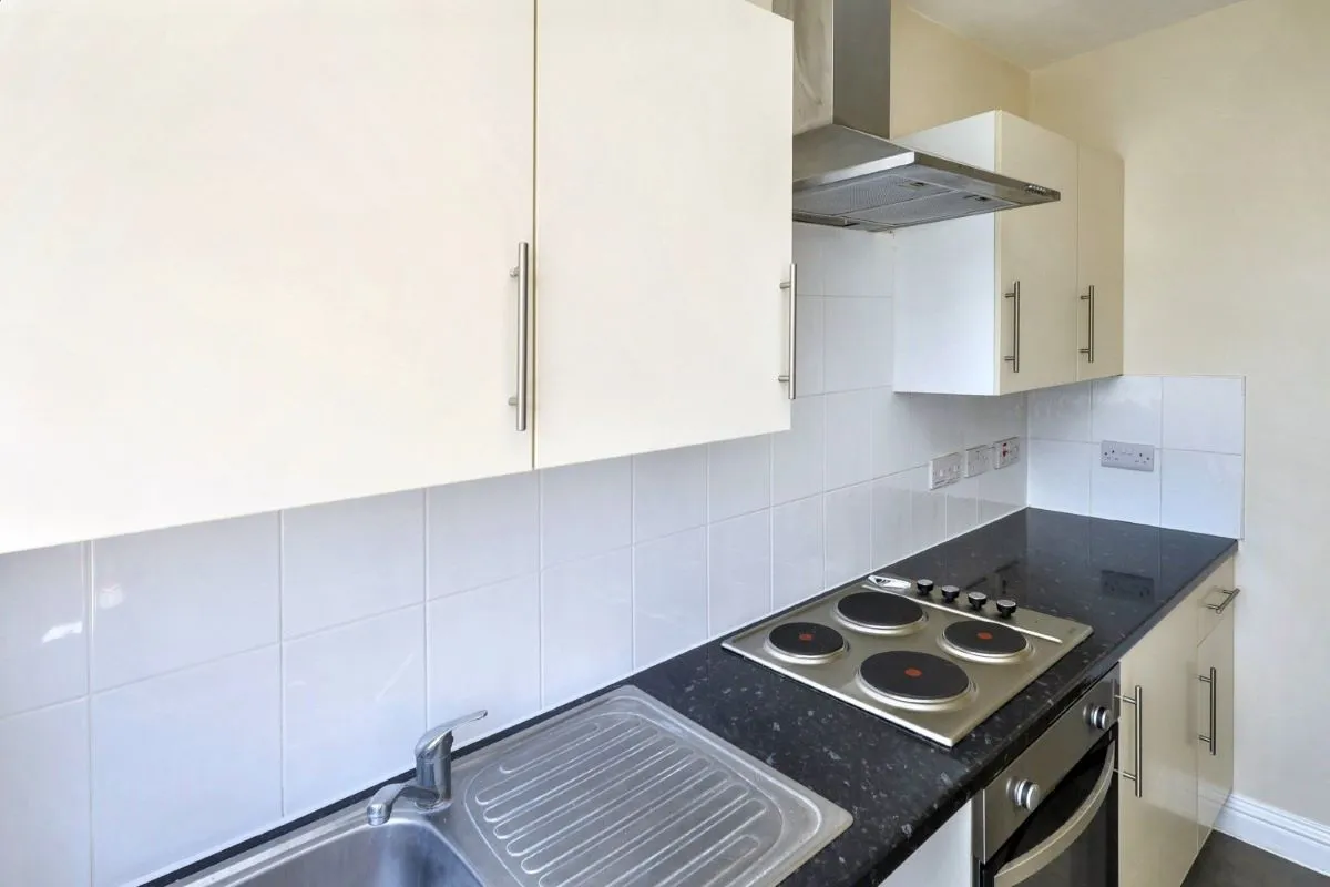 Online Property Auction in London: Hodder Drive, Perivale, Greenford, UB6 8LJ | Auction ends 22/10/2025, a Guide Price of £120,000+.