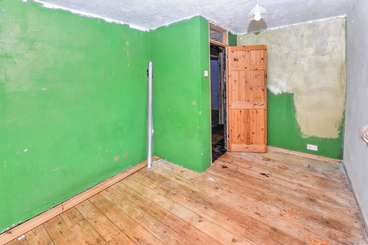 Online Property Auction in London: Somers Road, Keresley End, Coventry, CV7 8LT | Auction ends 22/10/2025, a Guide Price of £70,000+.