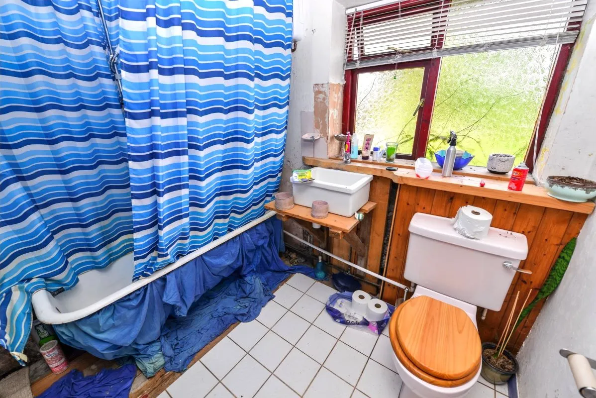 Online Property Auction in London: Somers Road, Keresley End, Coventry, CV7 8LT | Auction ends 22/10/2025, a Guide Price of £70,000+.