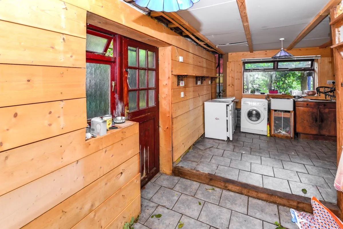 Online Property Auction in London: Somers Road, Keresley End, Coventry, CV7 8LT | Auction ends 22/10/2025, a Guide Price of £70,000+.
