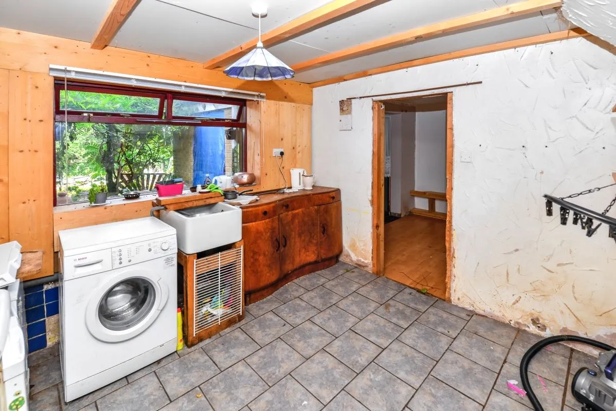 Online Property Auction in London: Somers Road, Keresley End, Coventry, CV7 8LT | Auction ends 22/10/2025, a Guide Price of £70,000+.
