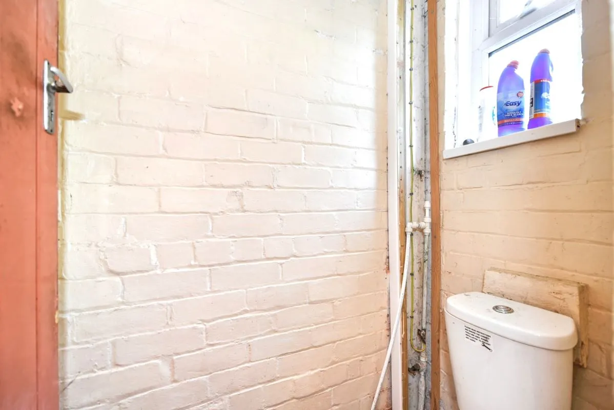 Online Property Auction in London: Crowder Close, Sheffield, S5 7NW | Auction ends 22/10/2025, a Guide Price of £50,000+.