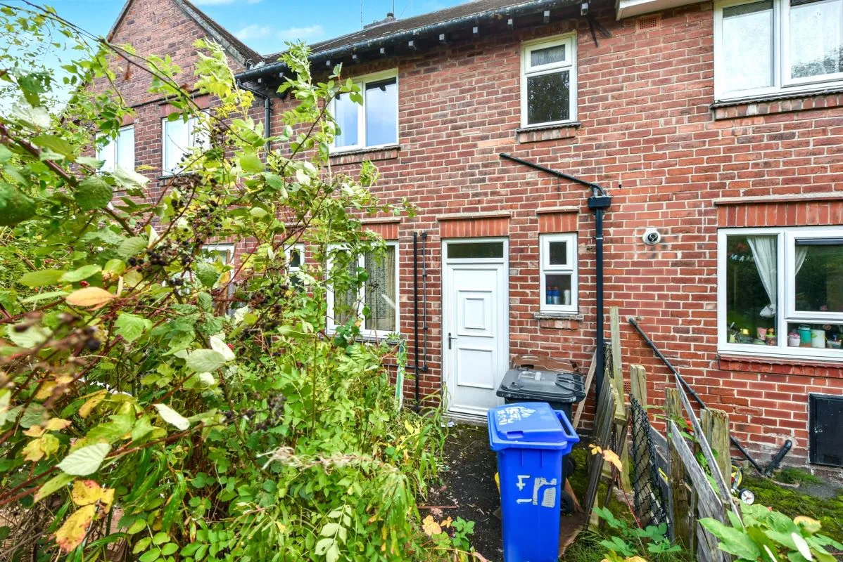 Online Property Auction in London: Crowder Close, Sheffield, S5 7NW | Auction ends 22/10/2025, a Guide Price of £50,000+.