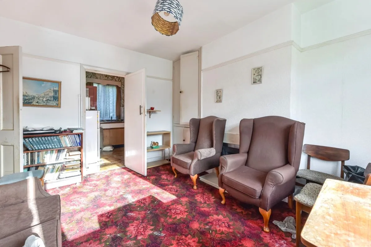 Online Property Auction in London: Crowder Close, Sheffield, S5 7NW | Auction ends 22/10/2025, a Guide Price of £50,000+.