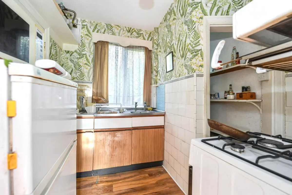 Online Property Auction in London: Crowder Close, Sheffield, S5 7NW | Auction ends 22/10/2025, a Guide Price of £50,000+.