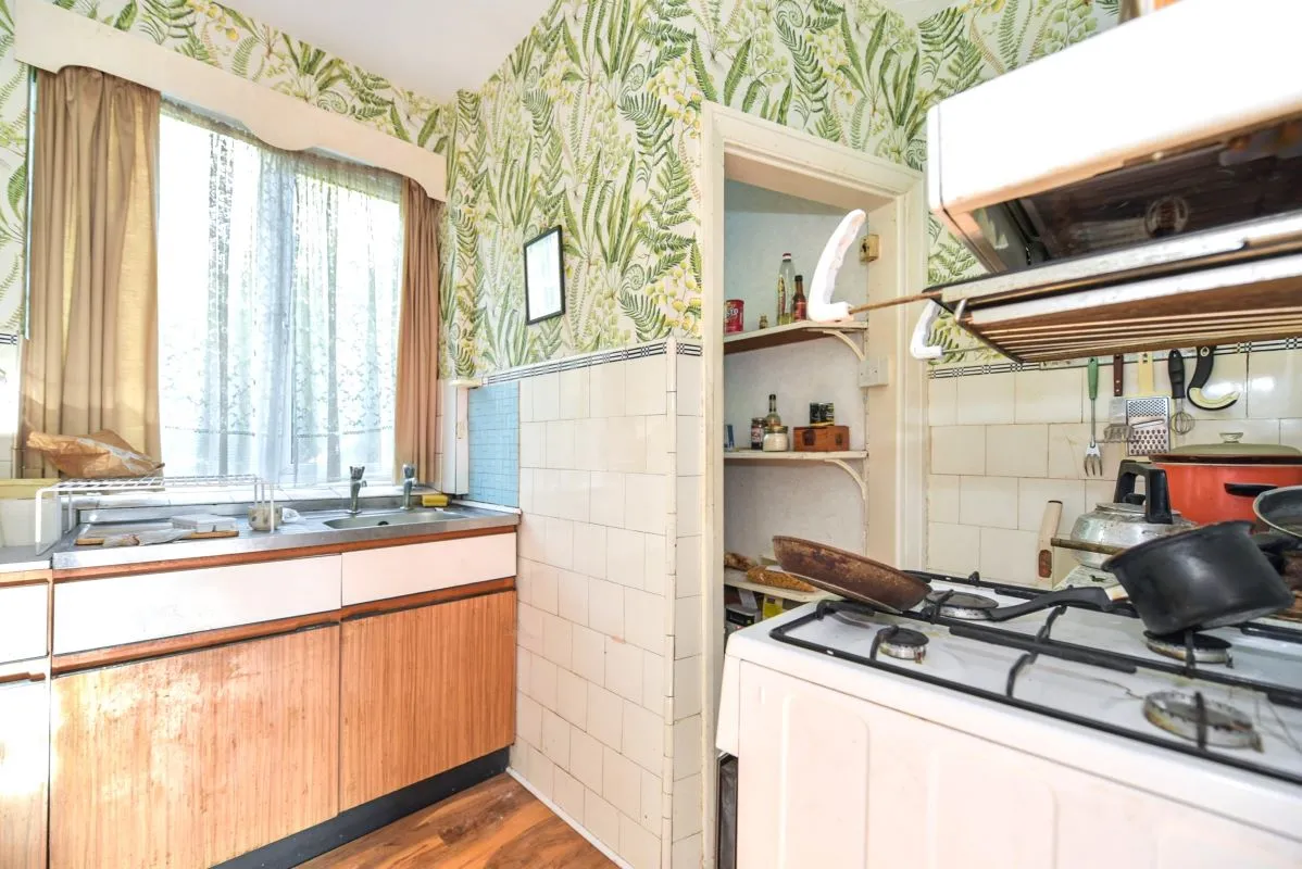 Online Property Auction in London: Crowder Close, Sheffield, S5 7NW | Auction ends 22/10/2025, a Guide Price of £50,000+.