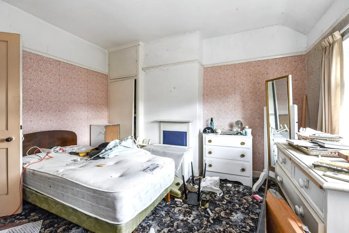 Online Property Auction in London: Crowder Close, Sheffield, S5 7NW | Auction ends 22/10/2025, a Guide Price of £50,000+.