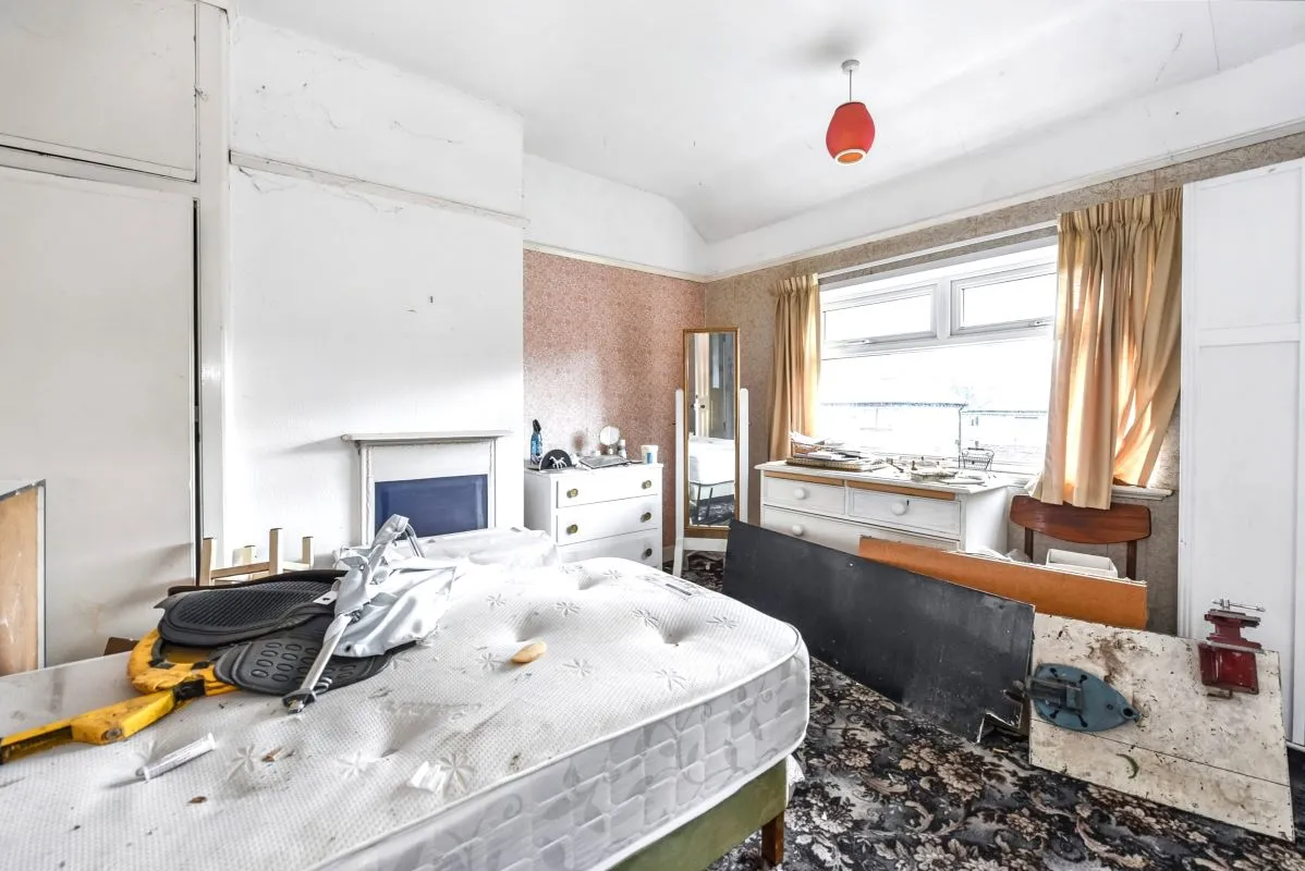 Online Property Auction in London: Crowder Close, Sheffield, S5 7NW | Auction ends 22/10/2025, a Guide Price of £50,000+.