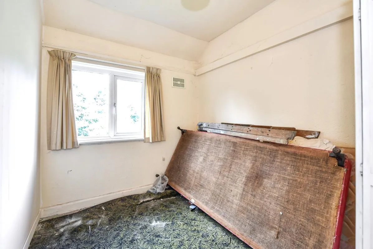 Online Property Auction in London: Crowder Close, Sheffield, S5 7NW | Auction ends 22/10/2025, a Guide Price of £50,000+.