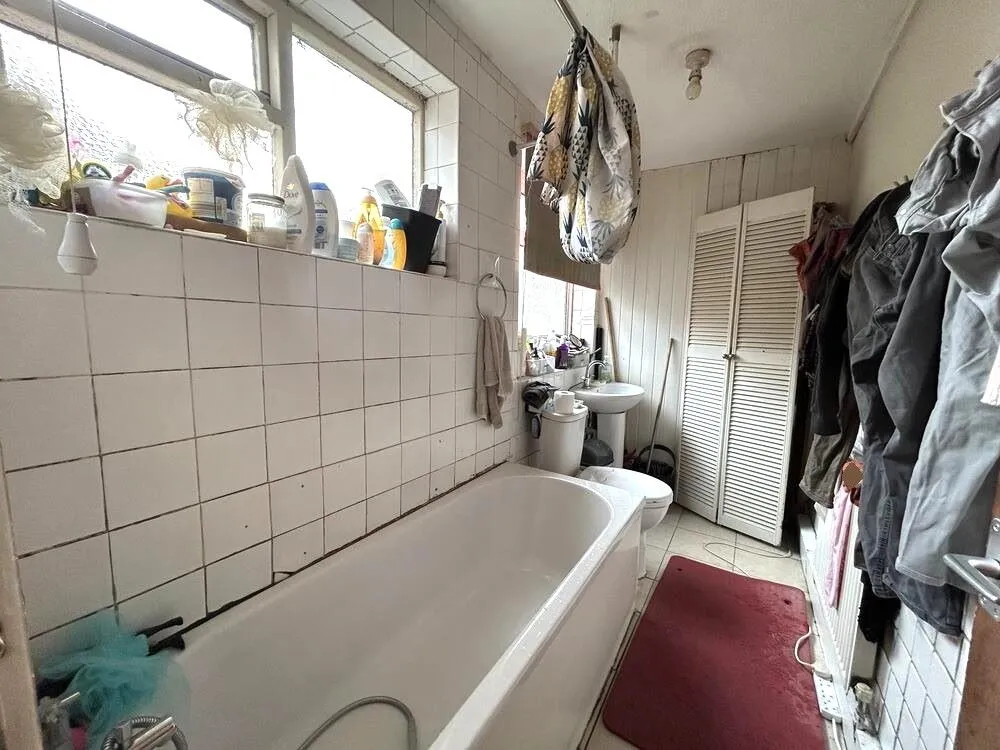 Online Property Auction in London: All Saints Avenue, Margate, CT9 5TG | Auction ends 22/10/2025, a Guide Price of £125,000+.
