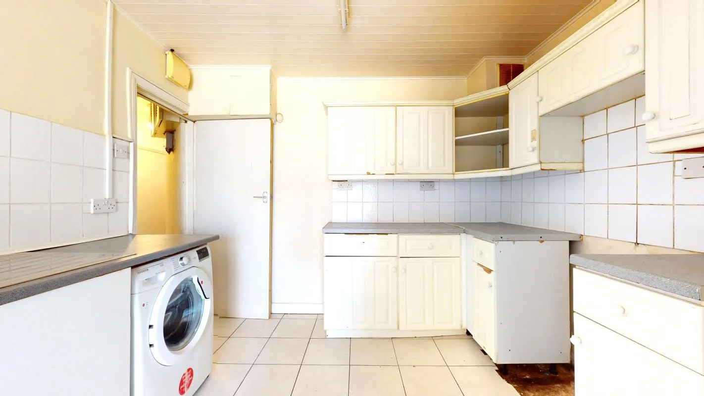 Online Property Auction in London: Churchdown, Bromley, BR1 5PQ | Auction ends 22/10/2025, a Guide Price of £250,000+.
