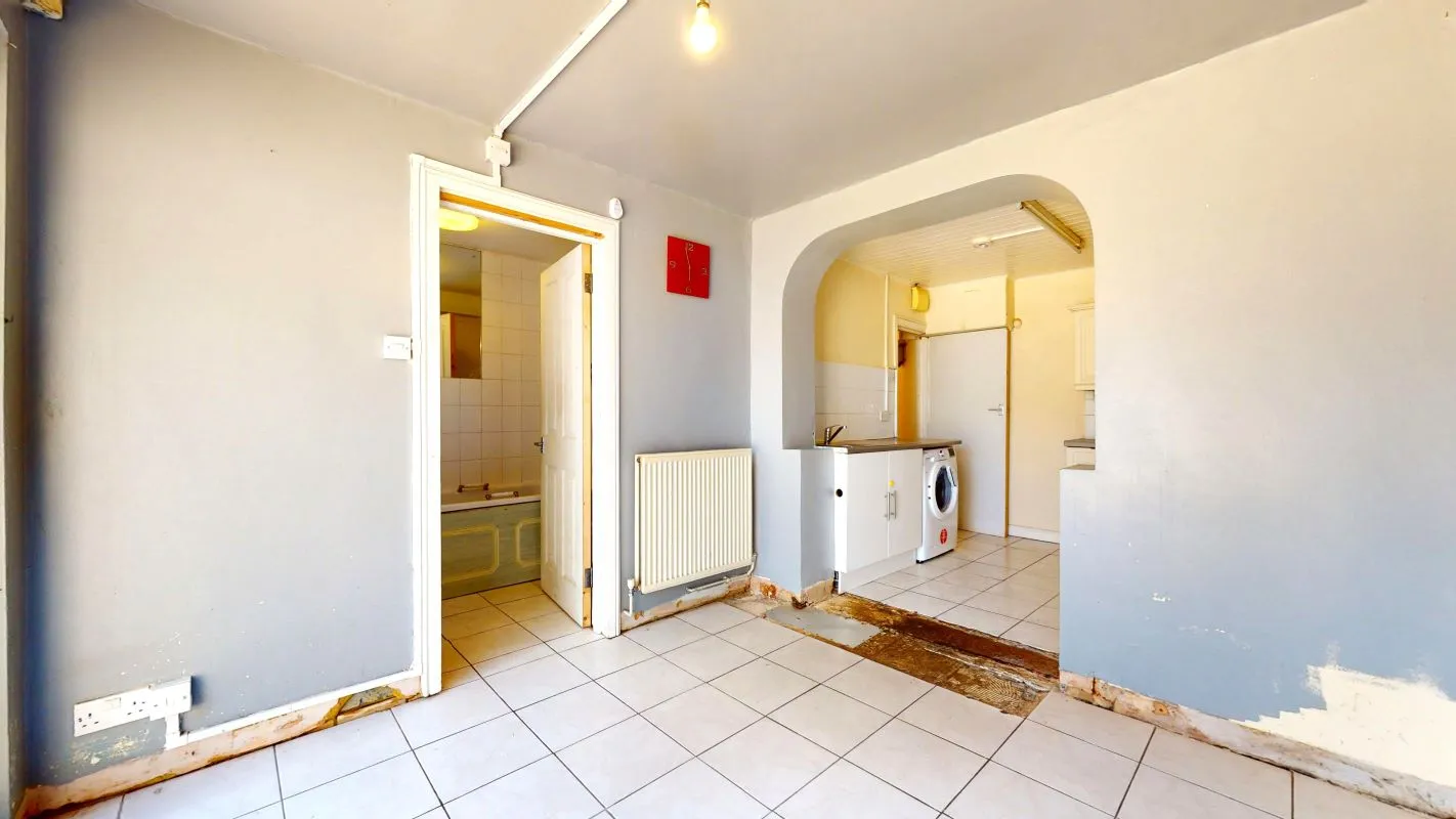 Online Property Auction in London: Churchdown, Bromley, BR1 5PQ | Auction ends 22/10/2025, a Guide Price of £250,000+.