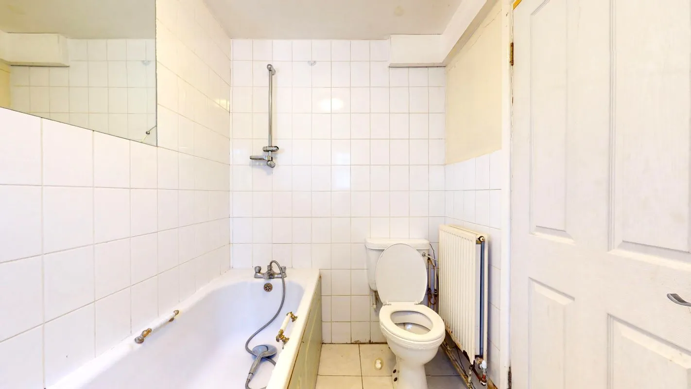 Online Property Auction in London: Churchdown, Bromley, BR1 5PQ | Auction ends 22/10/2025, a Guide Price of £250,000+.