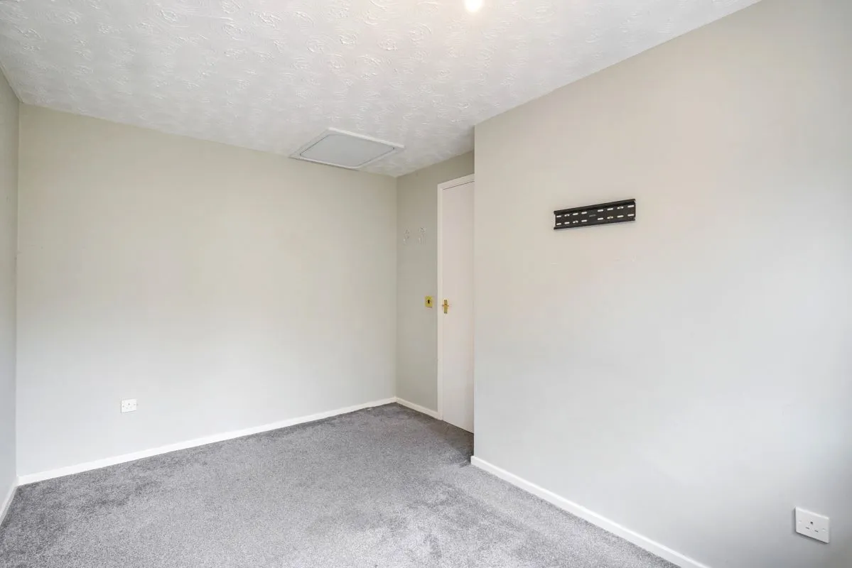 Online Property Auction in London: Abbey Lodge Close, Newhall, Swadlincote, DE11 0LB | Auction ends 04/12/2025, a Guide Price of £145,000+.