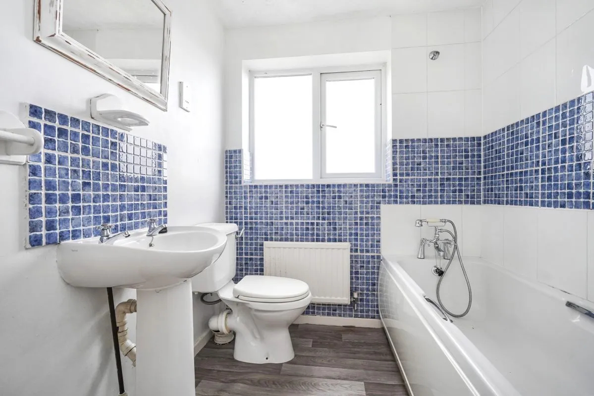 Online Property Auction in London: Abbey Lodge Close, Newhall, Swadlincote, DE11 0LB | Auction ends 04/12/2025, a Guide Price of £145,000+.