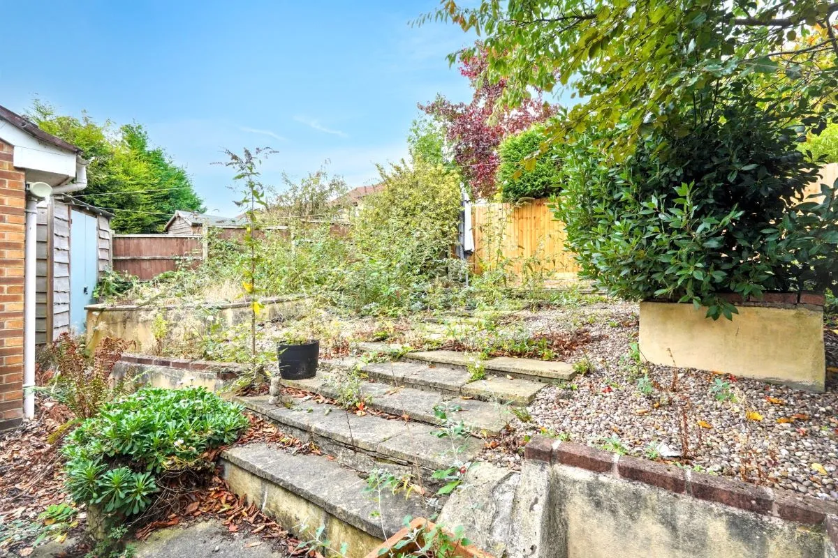 Online Property Auction in London: Abbey Lodge Close, Newhall, Swadlincote, DE11 0LB | Auction ends 04/12/2025, a Guide Price of £145,000+.